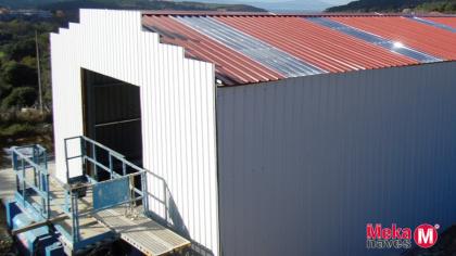 nave-montaje-panel-sanwich-cubierta-exterior-mekanaves