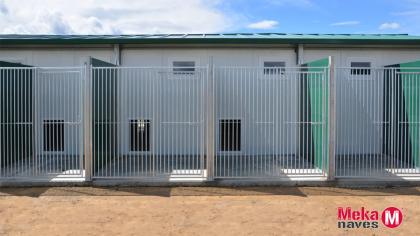 nave-residencia-perros-boxes-exteriores-montaje-mekanaves