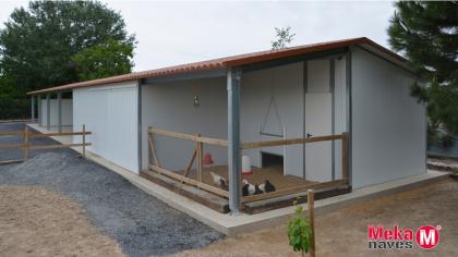 nave-modular-desmontable-prefabricada-gallinas-fase-final-construcion-mekanaves