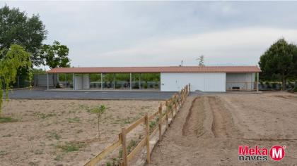 nave-ocio-panel-sandwich-galvanizada-terminada-montaje-rapido-mekanaves